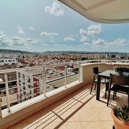 Cozy Rooftop Apartment - Your Home, Away From Home! Tiran Dış mekan fotoğraf