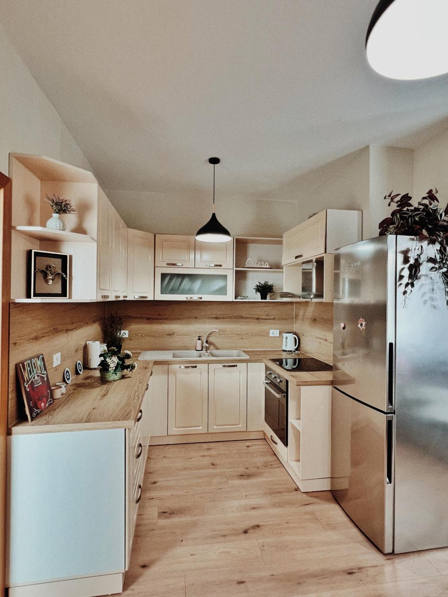 Cozy Rooftop Apartment - Your Home, Away From Home! Tiran Dış mekan fotoğraf