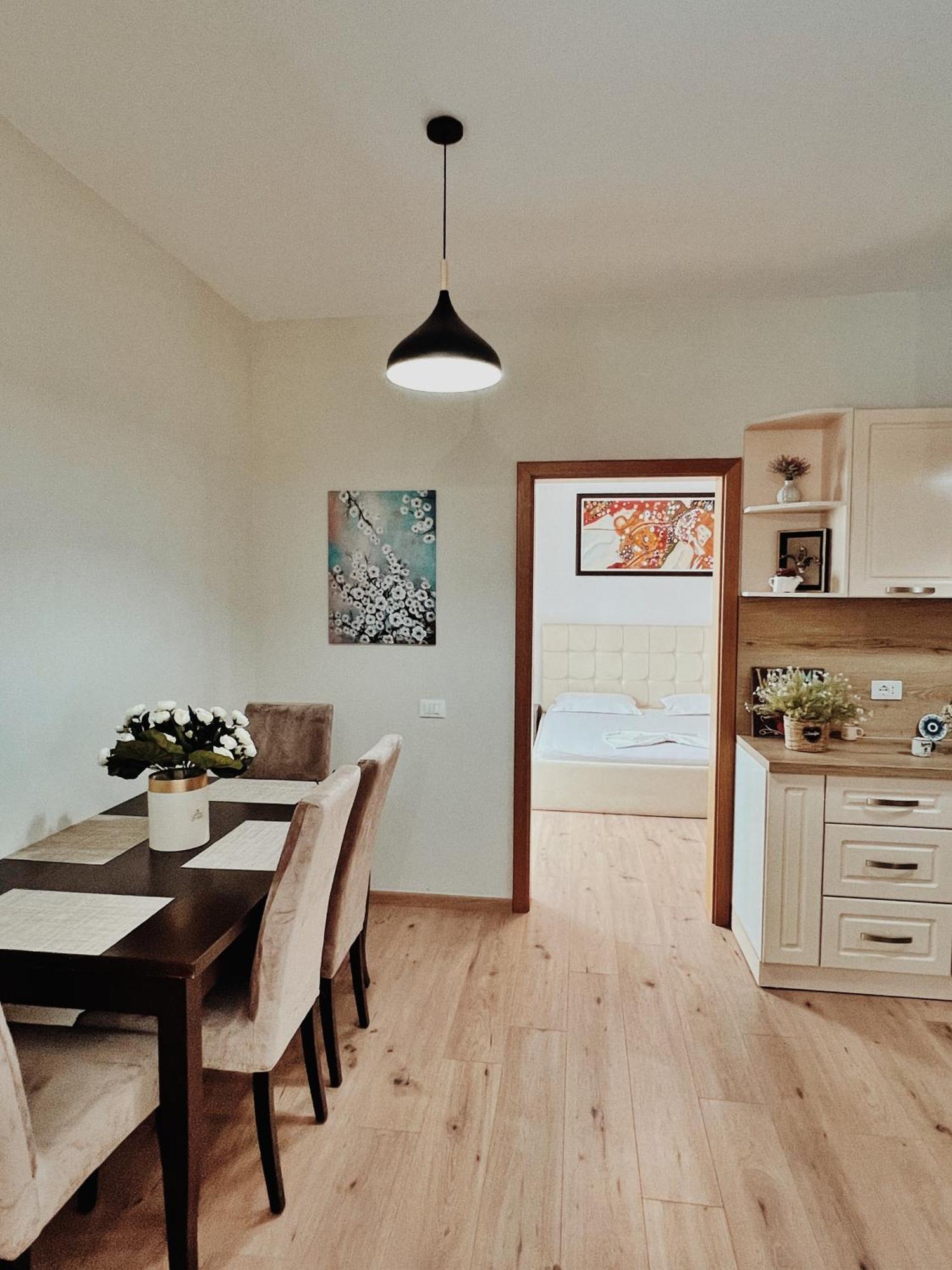 Cozy Rooftop Apartment - Your Home, Away From Home! Tiran Dış mekan fotoğraf