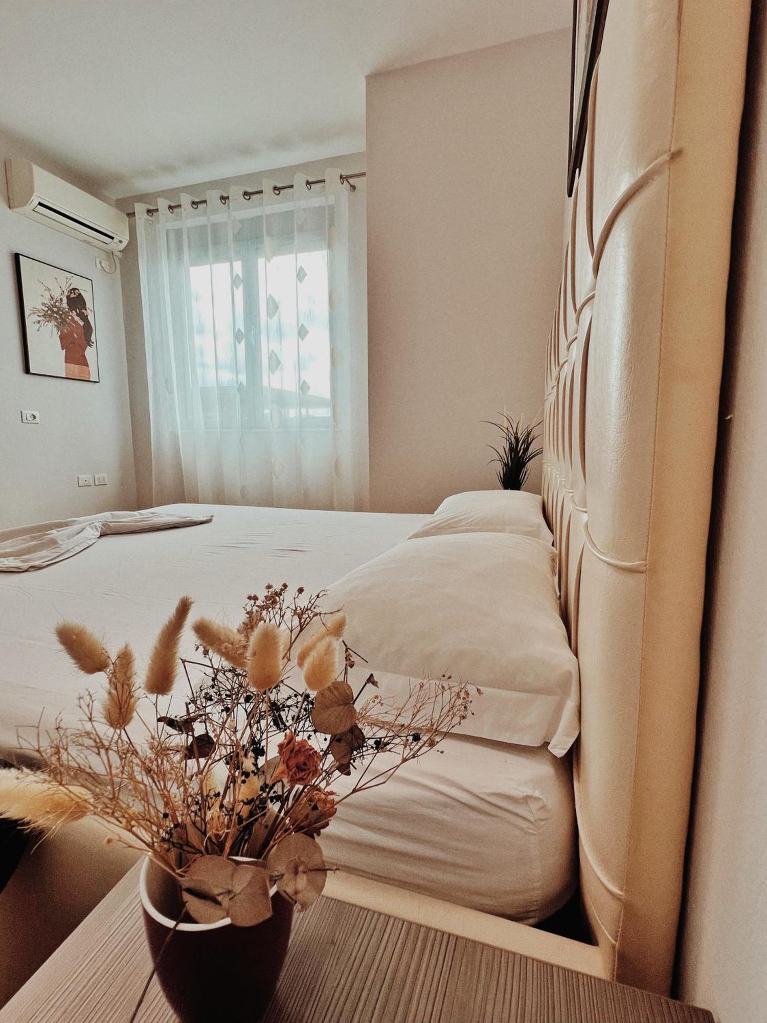 Cozy Rooftop Apartment - Your Home, Away From Home! Tiran Dış mekan fotoğraf