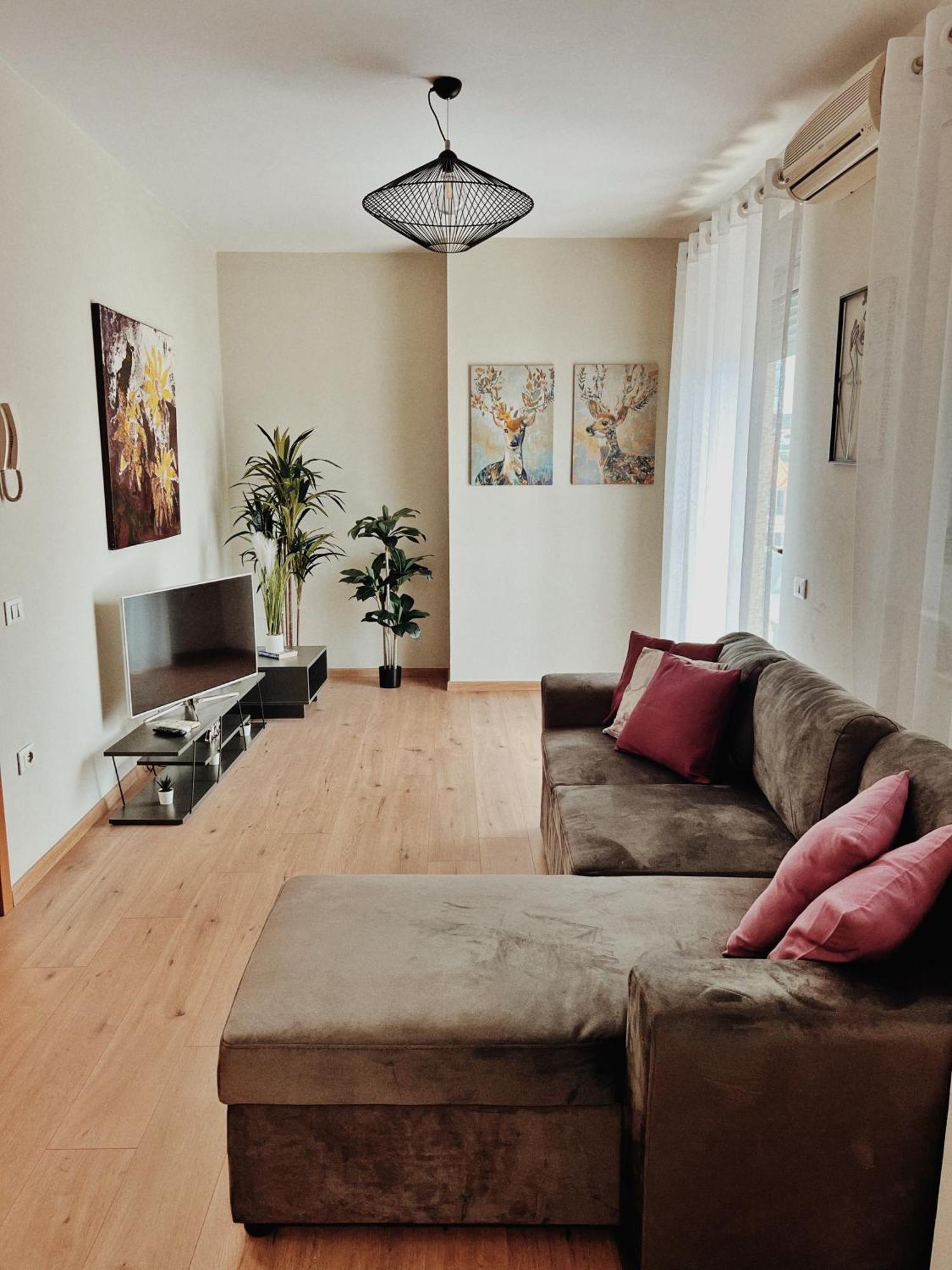 Cozy Rooftop Apartment - Your Home, Away From Home! Tiran Dış mekan fotoğraf